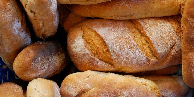 Ein paar Laibe Brot auf einem Haufen. Loafs of bread.Miche - Pain