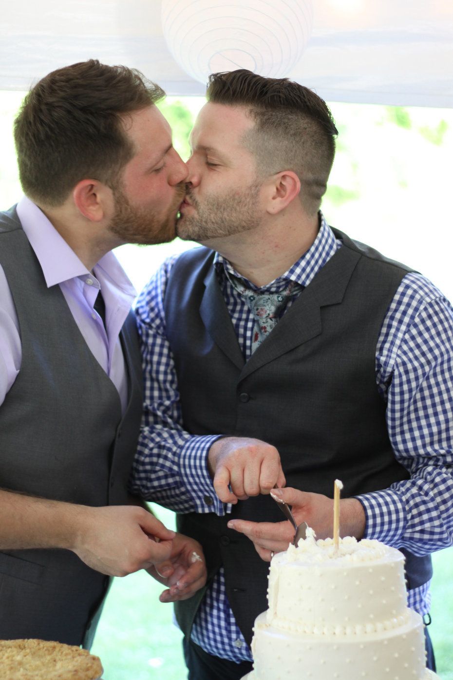 8 Stolen Wedding Kisses Thatll Make You Weak In The Knees Huffpost Life