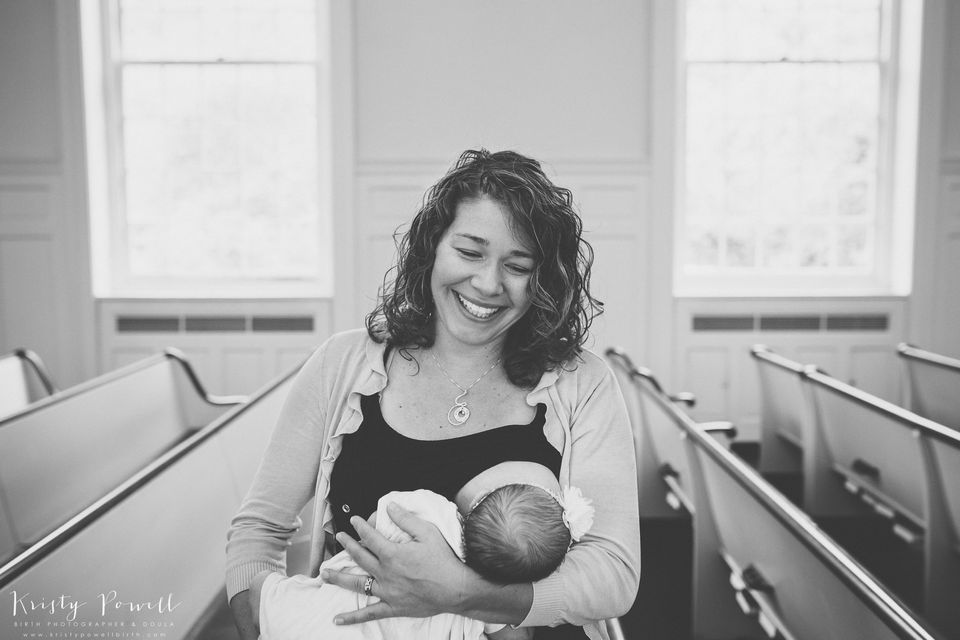 22 Candid Photos That Show How Beautiful Breastfeeding Really Is