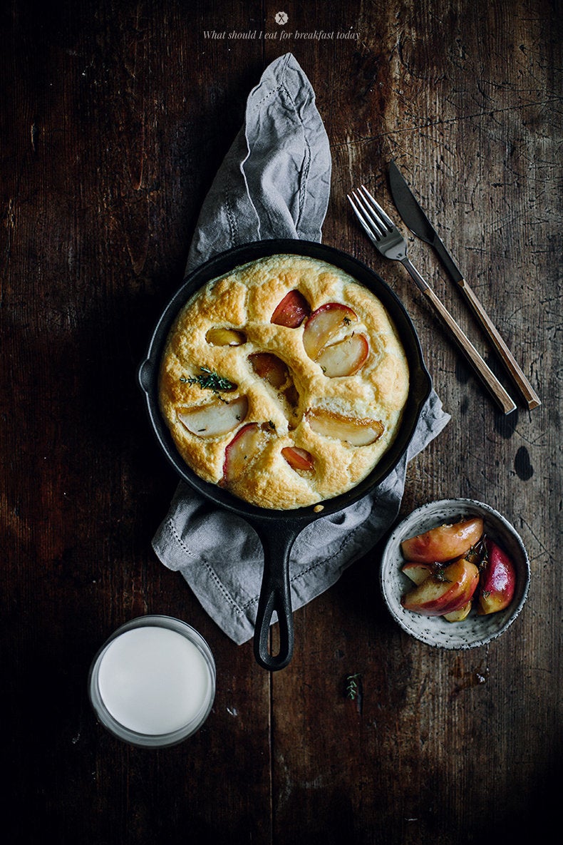 apple omelet with cheddar and thyme