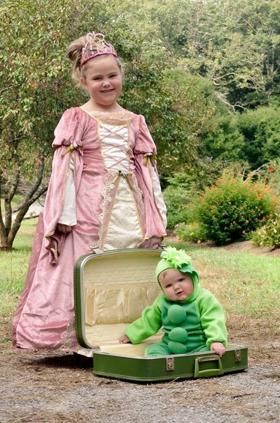 matching halloween costumes for sisters