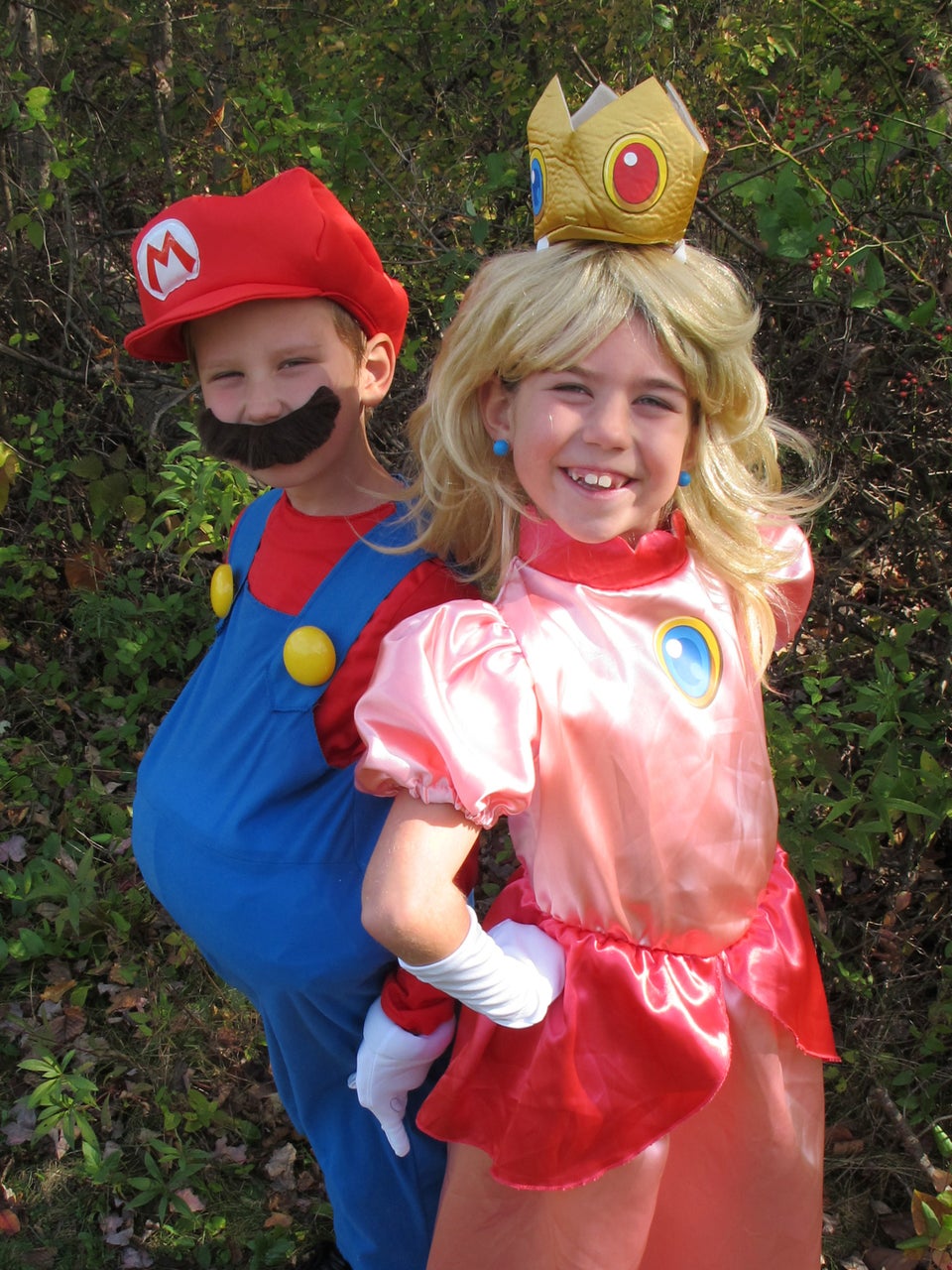 Halloween Costumes For Siblings That Are Cute, Creepy And Supremely ...