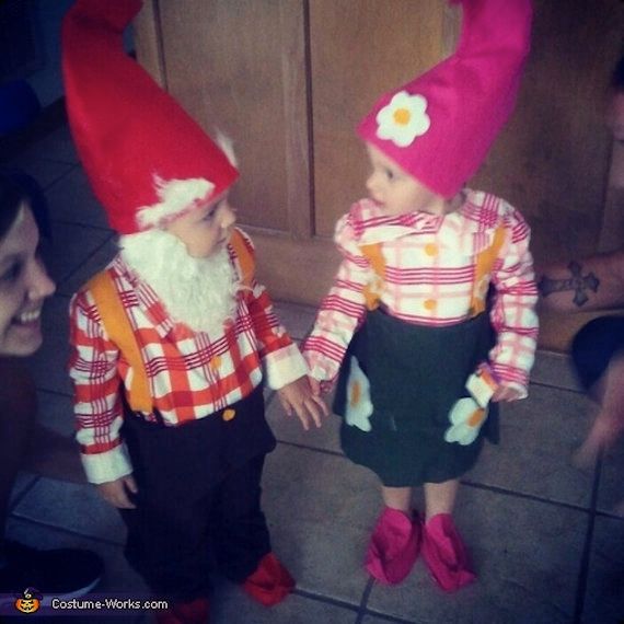 Halloween Costumes For Twins That Will Win You Over, Twice | HuffPost Life