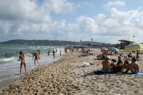 600px x 400px - Rio De Janeiro Gets Its First Nude Beach | HuffPost Life