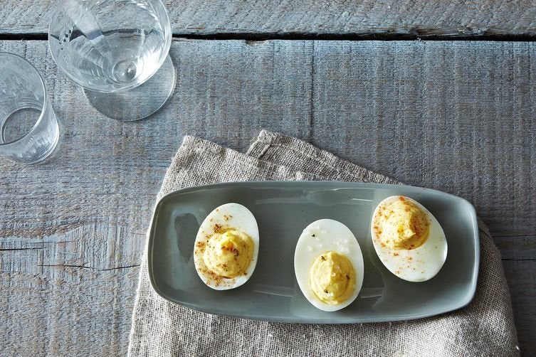 Hard Boiled Eggs Don T Stay Fresh As Long As You Think They Do Huffpost Life