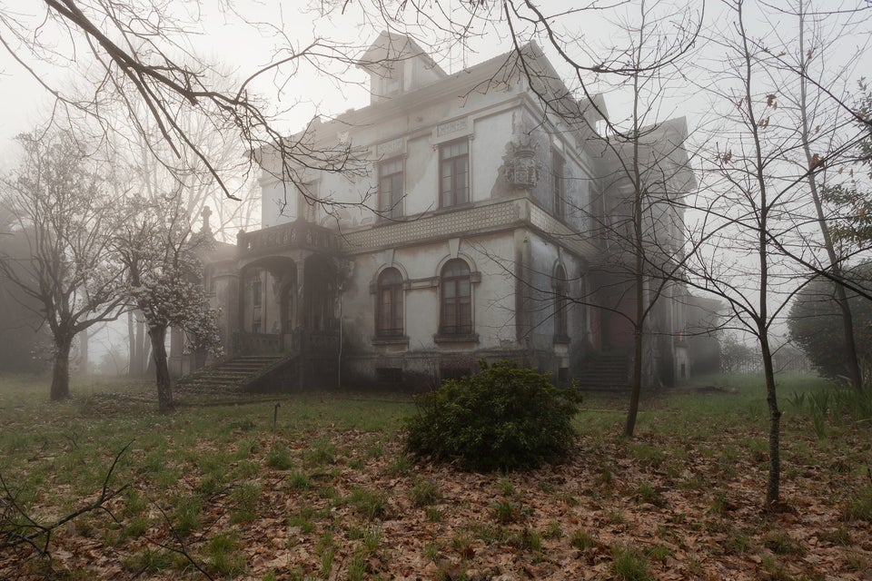 Stunning Abandoned Homes Are Surprisingly Full Of Life Huffpost Life