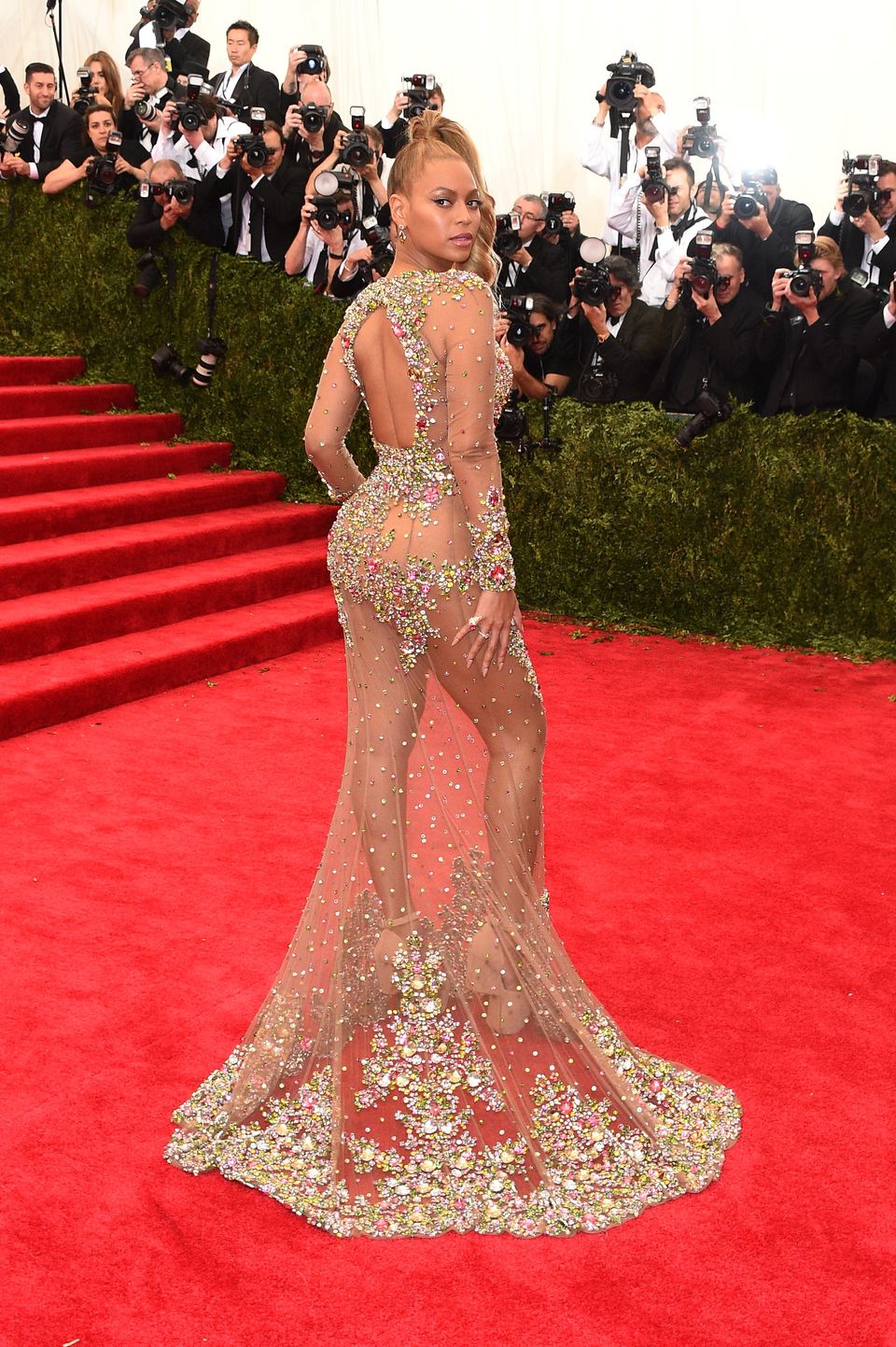 Beyonce S Met Gala 15 Dress Is Barely There Huffpost Life