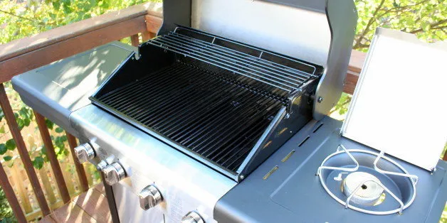 Cleaning Your Grill With Aluminum Foil - Big Poppa's Grilling Tips 