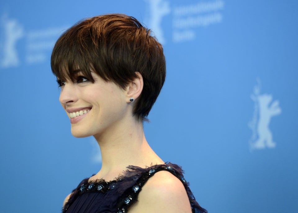 Anne Hathaway Pixie Haircut 50 Of The Best Celebrity Short Haircuts For When You Need 