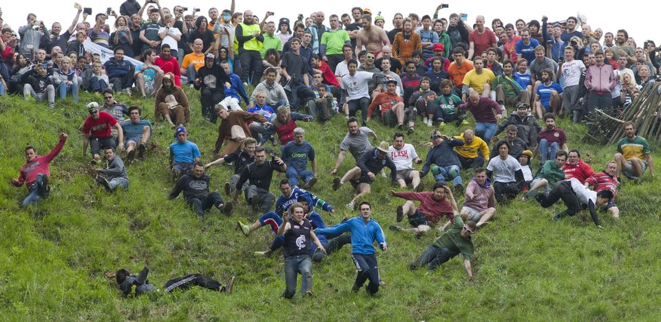BRITAIN-TRADITION-CHEESE-ROLLING