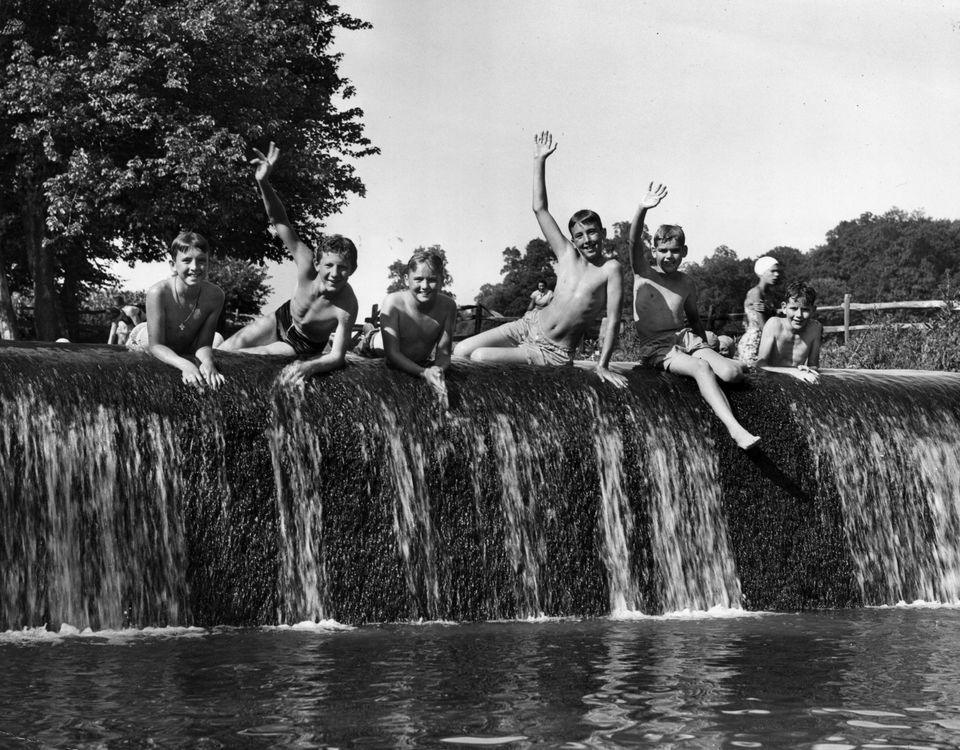 23 Vintage Photos That Show What Summer Fun Looked Like Before 