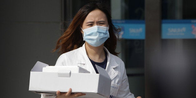 SEOUL, SOUTH KOREA - JUNE 02: A hospital worker wearing mask near a quarantine tent for people who could be infected with the MERS virus at Seoul National University Hospital on June 2, 2015 in Seoul, South Korea. The Ministry of Health and Welfare of South Korea confirmed two deaths from Middle East Respiratory Syndrome (MERS) on June 2, 2015. It reported six new cases of MERS, raising the number of confirmed local patients to 25. The first case was confirmed on May 20. (Photo by Chung Sung-Jun/Getty Images)