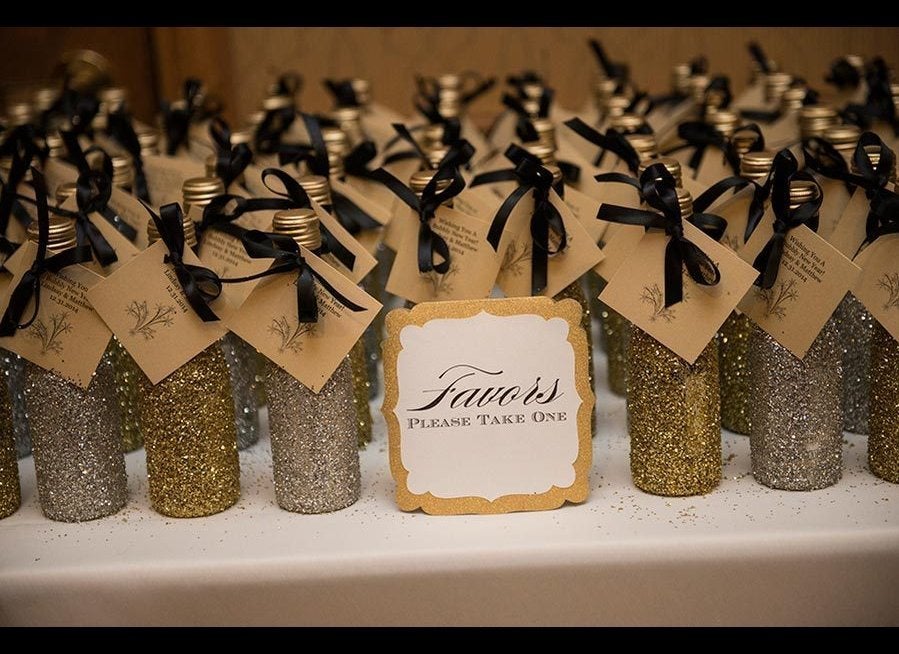 30 Unique Wedding Favors Guests Will Actually Appreciate