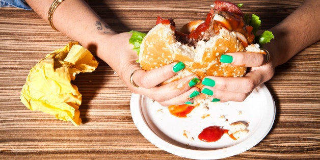 BRIGHT NAILS WITH JUICY HAMBURGER