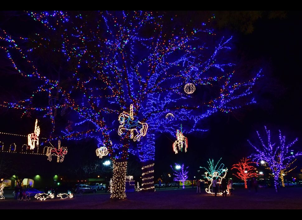 10 U.S. Towns With Incredible Christmas Celebrations | HuffPost