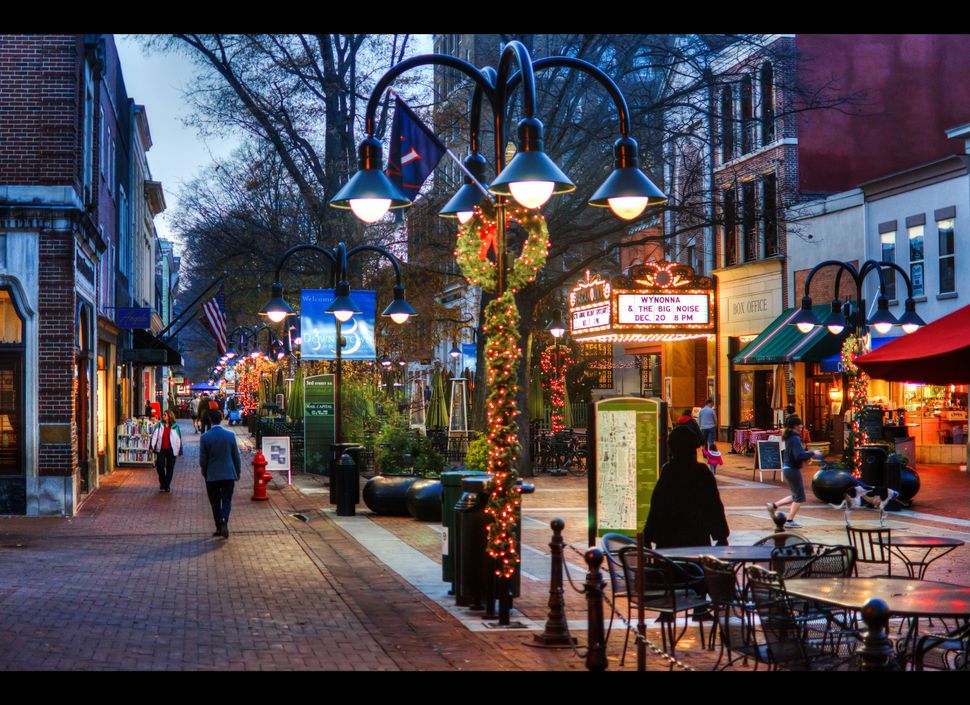 10 U.S. Towns With Incredible Christmas Celebrations HuffPost