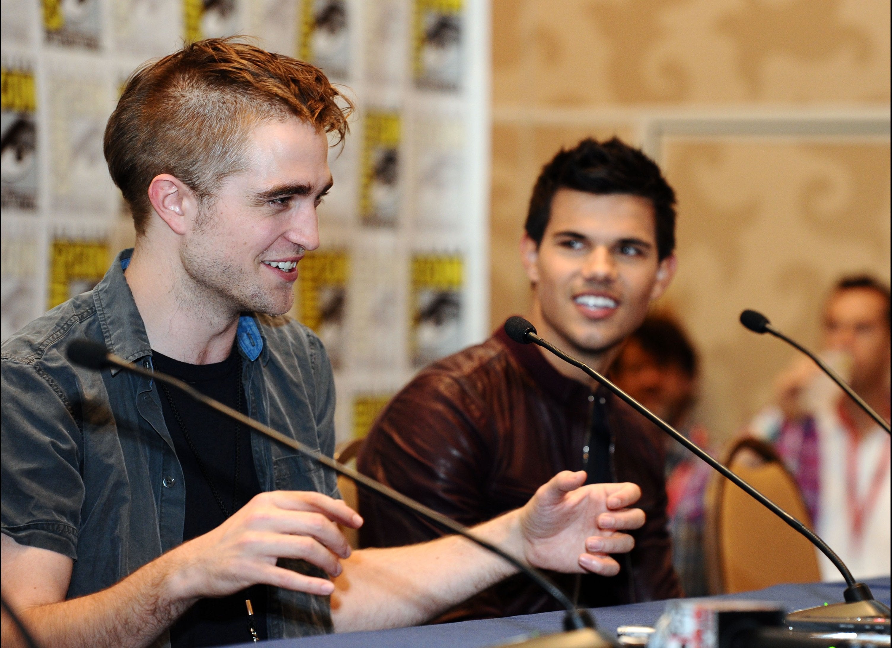 Robert Pattinson S Cosmopolis Haircut Turns Heads PHOTOS HuffPost 5b9f2c2a2100003000c6398e