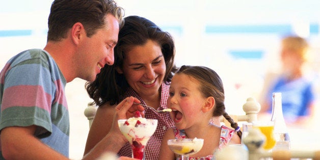 FAMILY EATING ICE CREAM