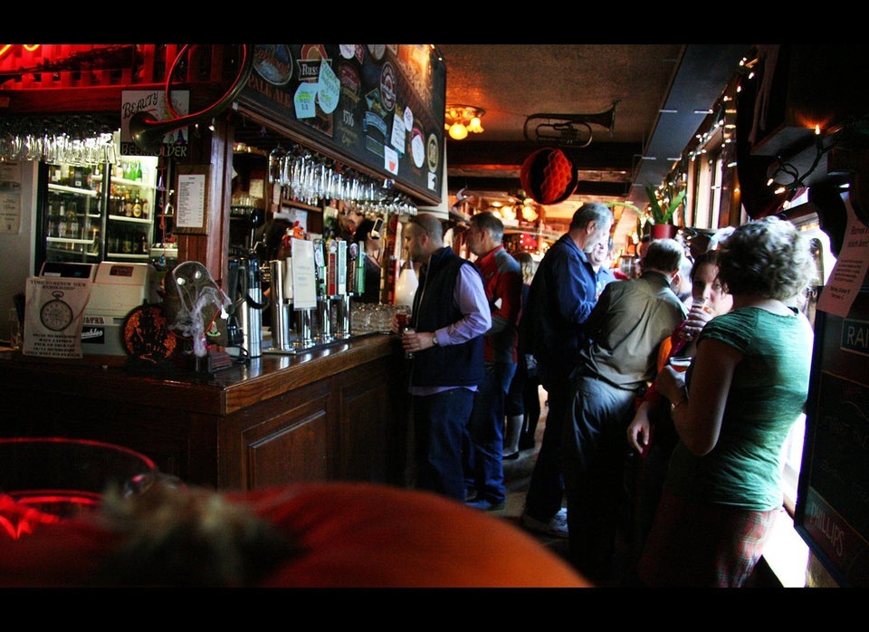 Our Favorite Dive Bars Around The World (PHOTOS) HuffPost Life