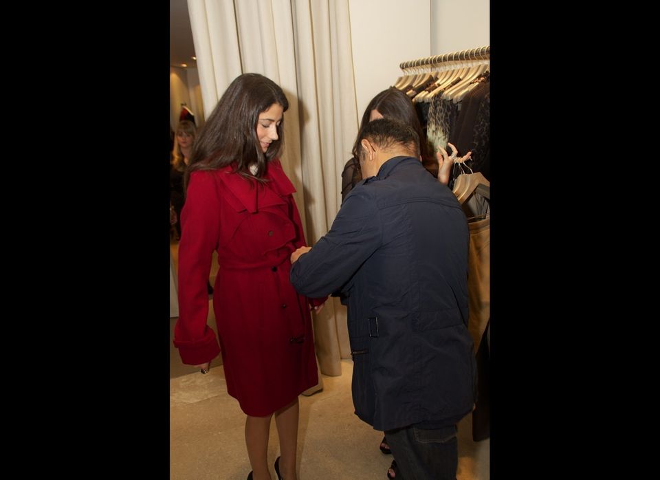 Lindsey of Saucy Glossie gets a hand from Elie Tahari.