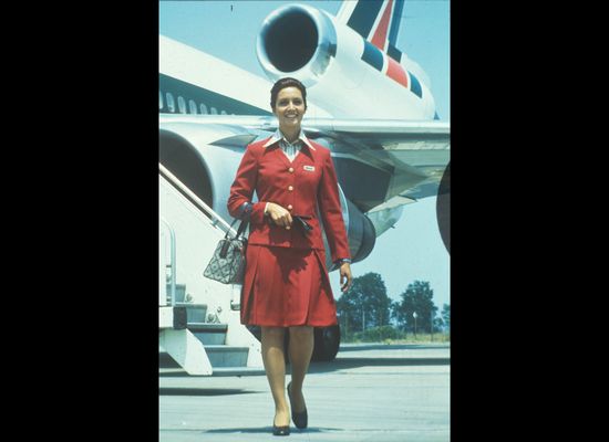 Alitalia Flight Attendant Uniforms Through The Years (PHOTOS) | HuffPost  Life