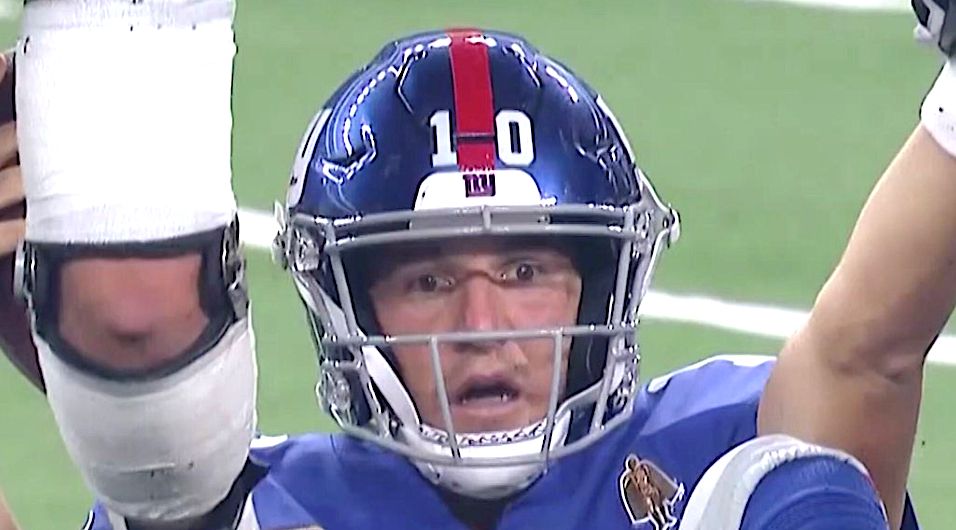 Eli Manning's Face Turns Meme-Worthy In A Hurry Against Cowboys | HuffPost