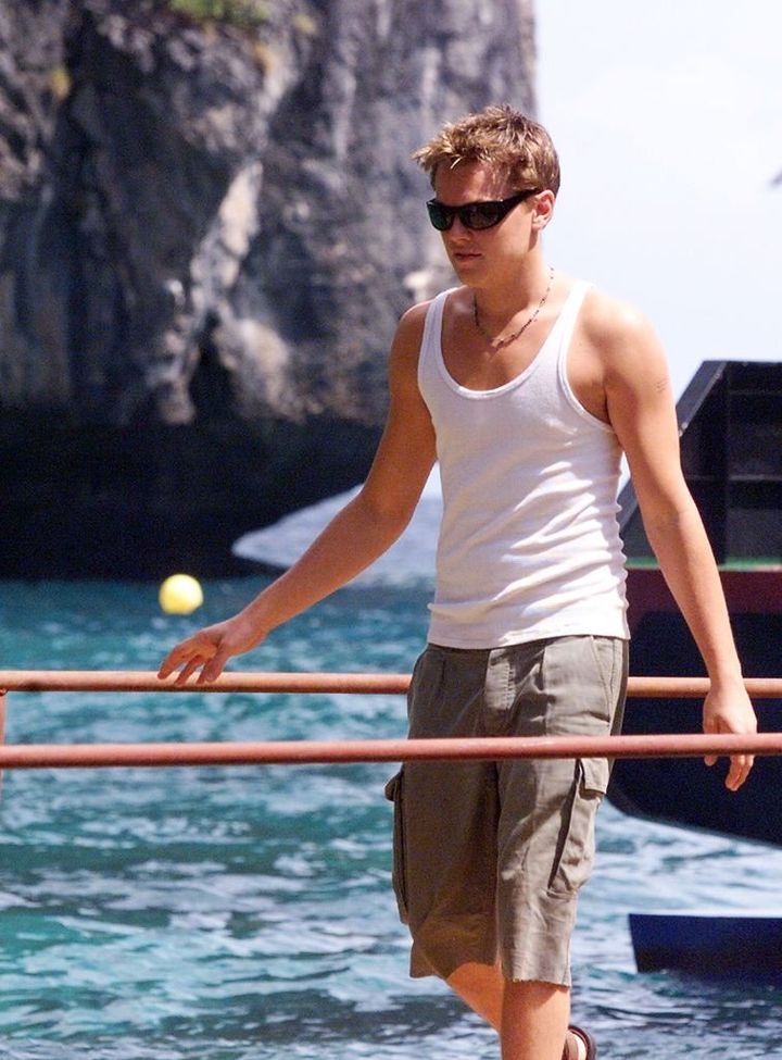Leonardo DiCaprio’s favorite shorts style hasn’t changed much in two decades. 