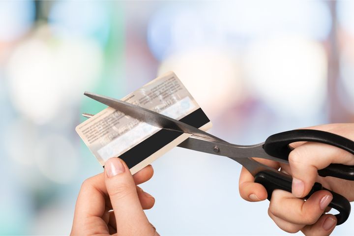 Does Closing A Credit Card Really Hurt Your Credit History Nope Huffpost Life
