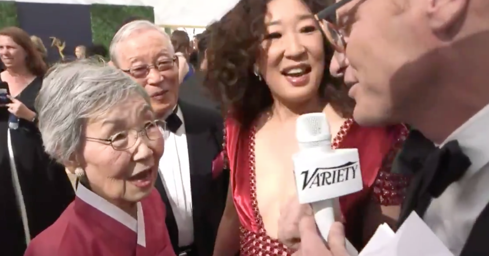 sandra oh mother sandra oh s mom won the emmys with her traditional korean sandra oh mother sandra oh s mom won the emmys with her traditional korean