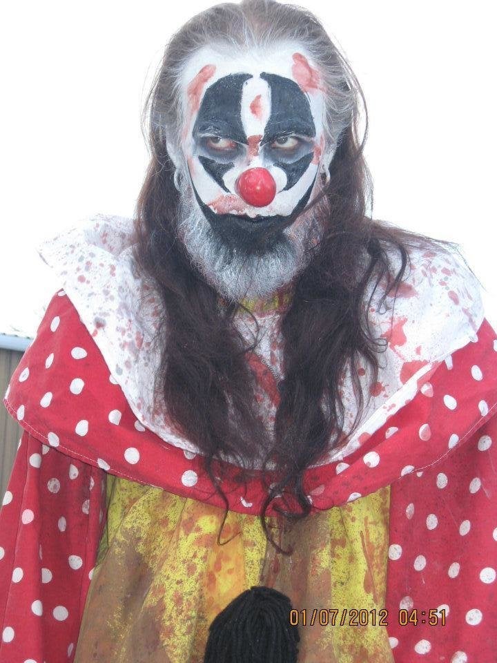 THE NEIGHBOR TURNED INTO AN EVIL CLOWN!