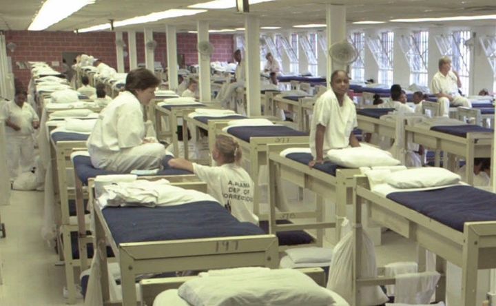 Alabama Women S Prison Inmates Sexually Abused By Guards Report Says Huffpost