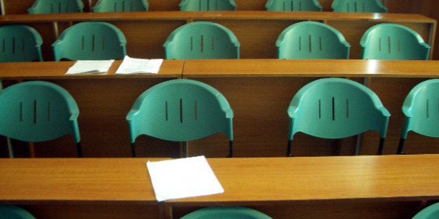 Classroom photo at De La Salle Dasmariￃﾃￂﾱas, Philippines.