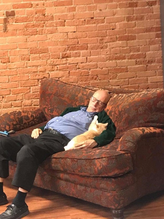 75-Year-Old Volunteer Visits Animal Shelter Every Day And Naps With