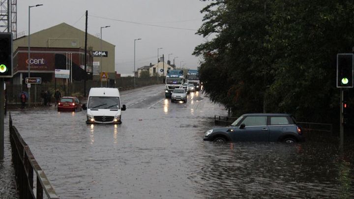 Cars caught in floodwater near Sheffield 