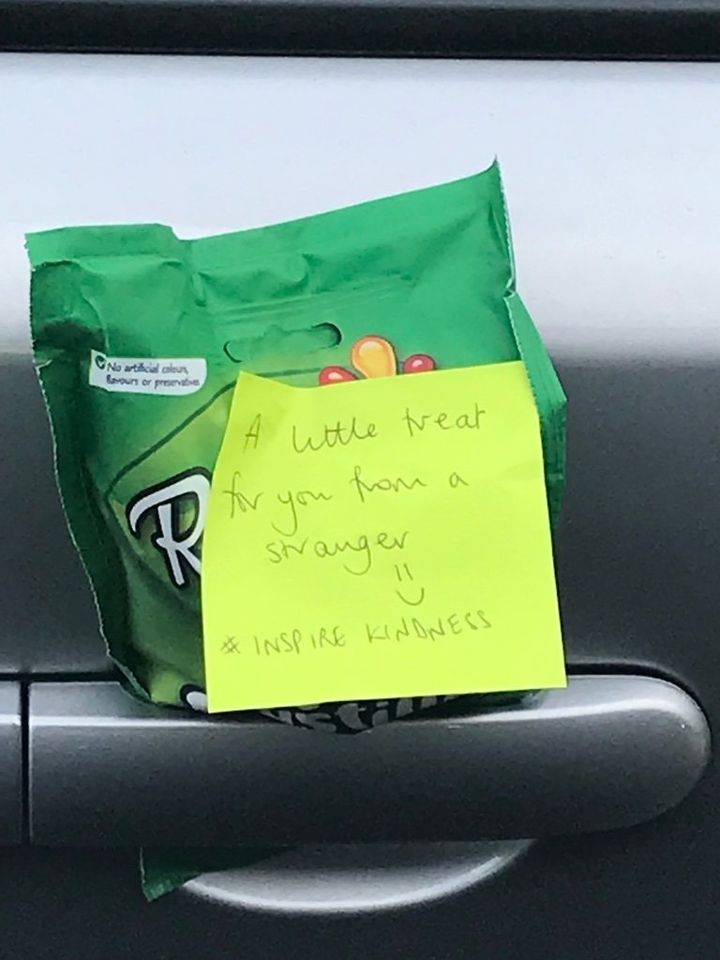 A note and some sweets left on a stranger's car.