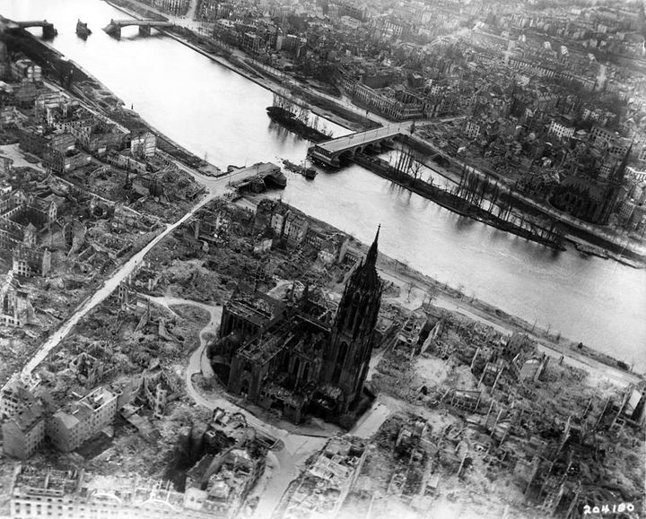 Damage from bombing during WWII around Frankfurt Cathedral.