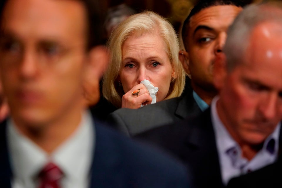 Powerful Photos From Dr Christine Blasey Fords Emotional Testimony Huffpost Latest News 3314