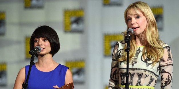 SAN DIEGO, CA - JULY 25: Actresses/songwriters Kate Micucci (L) and Riki Lindhome of Garfunkel and Oates perform during the CBS 'The Big Bang Theory' panel at San Diego Convention Center on July 25, 2014 in San Diego, California. (Photo by Ethan Miller/Getty Images)