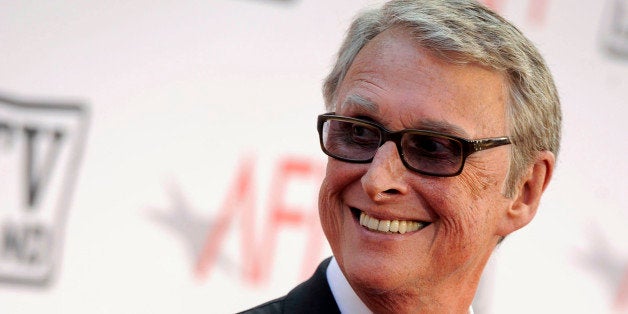 ARCHIV: US-Regisseur Mike Nichols kommt zu den AFI Lifetime Achievement Awards in Culver City (Foto vom 10.06.10). Nichols feiert am Sonntag (06.11.11) seinen 80sten Geburtstag. Foto: Chris Pizzello/AP/dapd