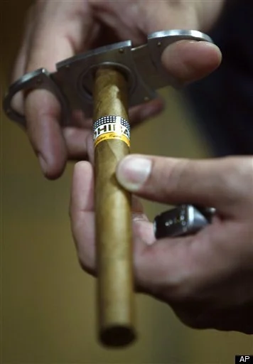 world's longest cigarette Cuban Cigar in Havana New Guinness World Record for