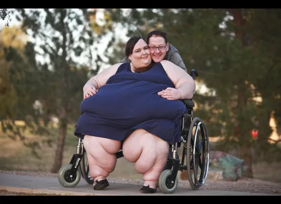 Mikel Ruffinelli Xxx - Mikel Ruffinelli Sets World Record For Largest Hips | HuffPost Weird News