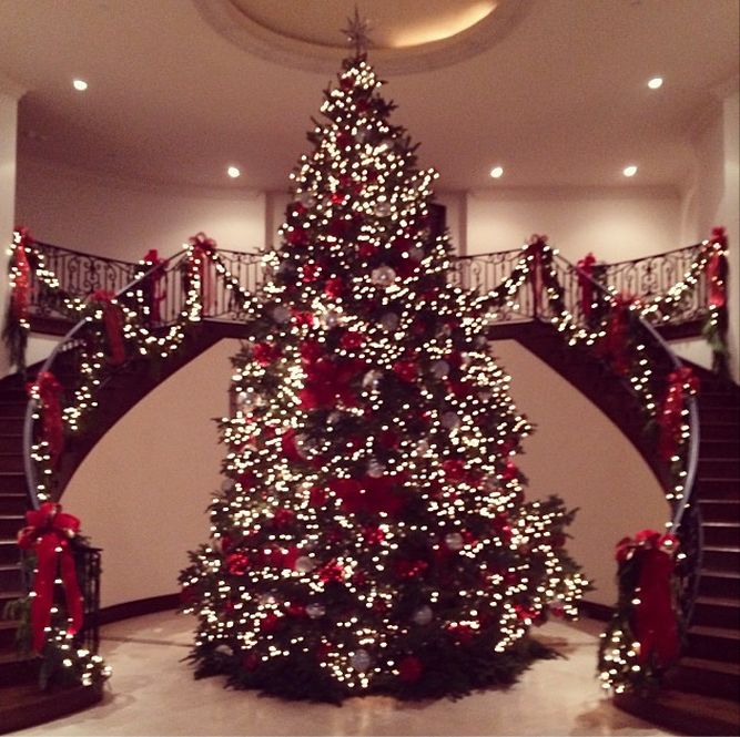 26 Celebrity Christmas Trees That Are More Glam Than Yours | HuffPost