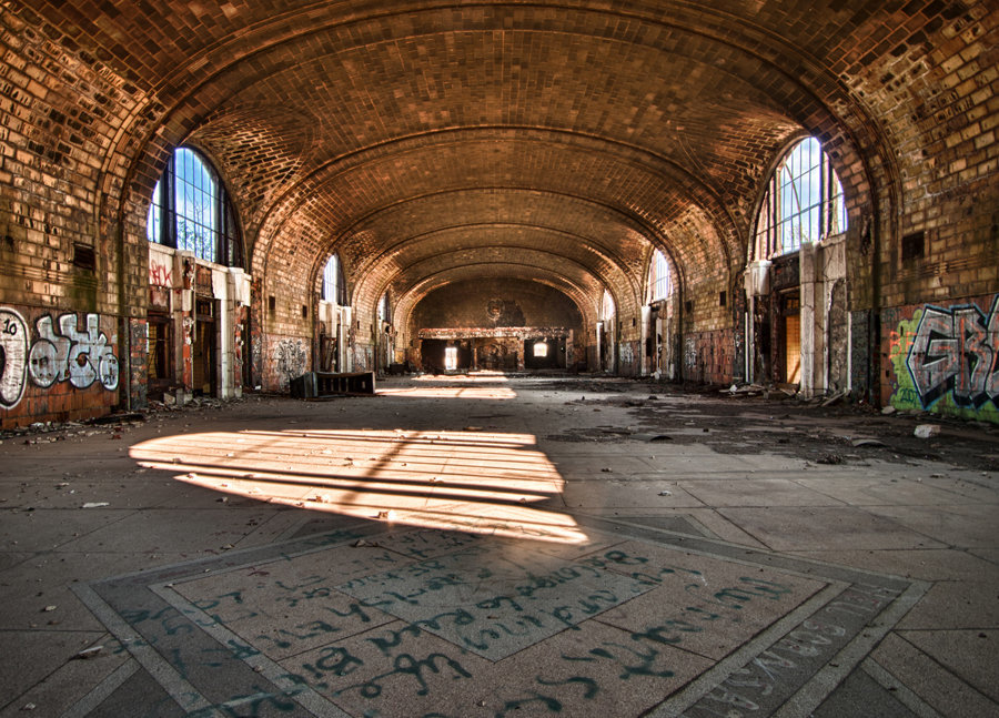 28 Abandoned Structures Still As Vibrant As The Day They Were Deserted ...