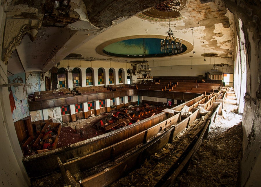 28 Abandoned Structures Still As Vibrant As The Day They Were Deserted 