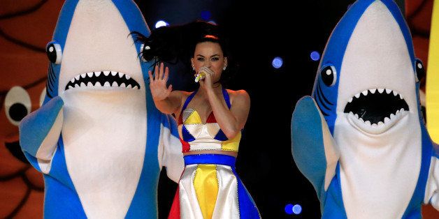 GLENDALE, AZ - FEBRUARY 01: Singer Katy Perry performs with dancers during the Pepsi Super Bowl XLIX Halftime Show at University of Phoenix Stadium on February 1, 2015 in Glendale, Arizona. (Photo by Rob Carr/Getty Images)