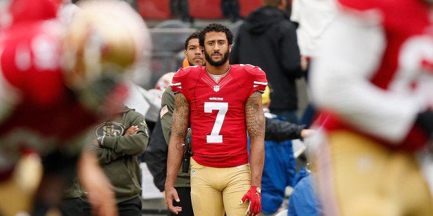 SANTA CLARA, CA - NOVEMBER 08: Colin Kaepernick #7 of the San Francisco 49ers watches Blaine Gabbert #2 play quarterback dur