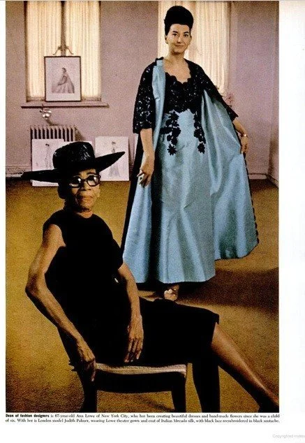 jackie kennedy little black dress rbitalia The iconic Jacqueline Kennedy Onassis a woman of refined elegance, whose distinctive style didn't just follow trends, but defined them. Her sunglasses, silk scarves, tailored suits, pearls, gloves, and