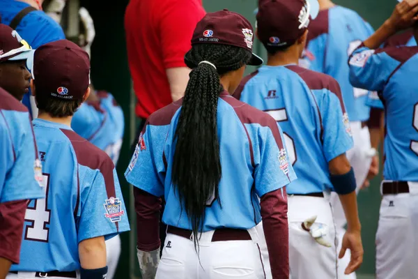 Jackie Robinson West players attend MLB World Series game, Mo'ne