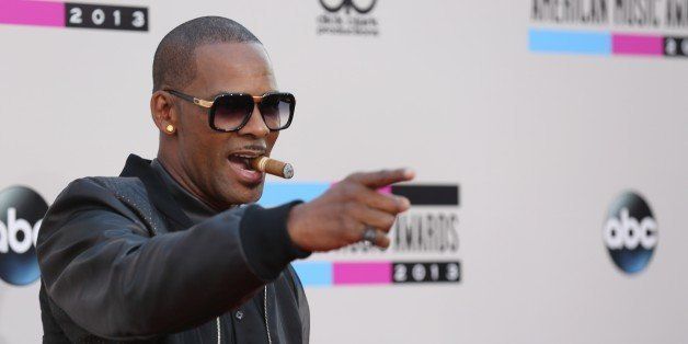 R Kelly arrives at the 2013 American Music Awards, on Sunday, Nov. 24, 2013 in Los Angeles. (Photo by Matt Sayles/Invision/AP)