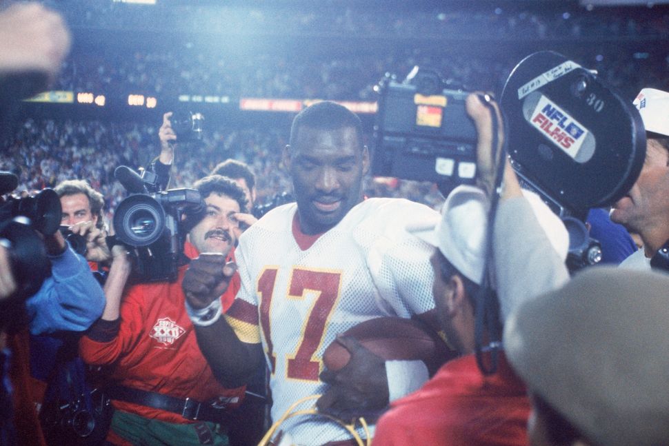 Former Nfl Player Doug Williams Became The First Black Quarterback In